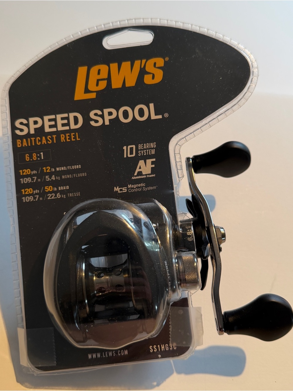 Lew’s Speed Spool SS1HG3C Bait cast Fishing Reel 6.8:1 Right Hand
